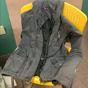 Hooded lightweight jacket